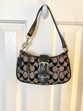 Vintage Coach Hampton SoHo shoulder bag Black and cream signature